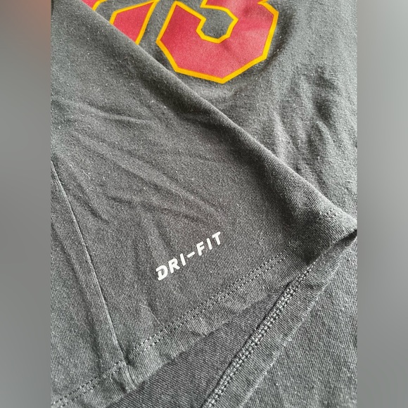 The Nike Tee Athletic Cut Dri-fit Cavaliers LeBron James 23 Jersey shirt Size L - Picture 3 of 8